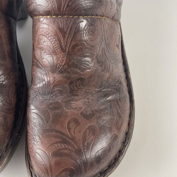 Boc BORN concepts brown leather flower embossed clogs women's 9/40.5 - Picture 2 of 7